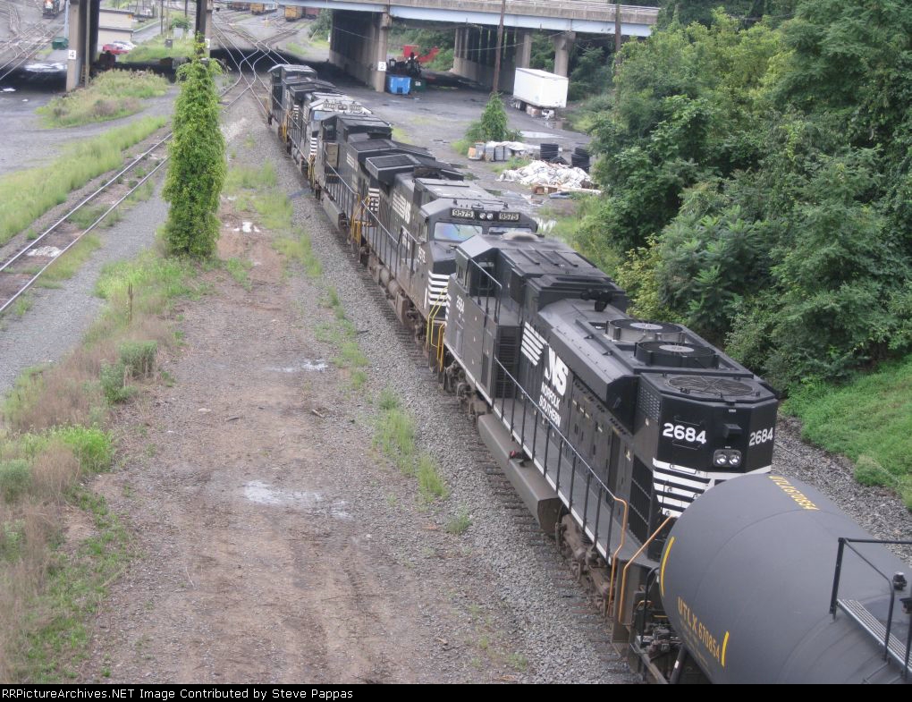 NS Lashup heading into Enola yard